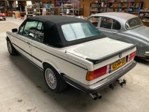 Image 31/34 de BMW 325i (1987)