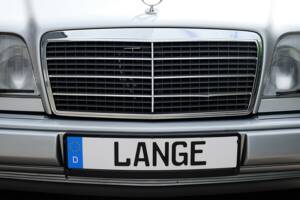 Image 32/69 of Mercedes-Benz E 320 (1994)