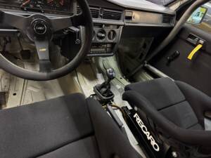 Imagen 17/32 de Mercedes-Benz 190 E 2.5-16 Evolution II (1993)