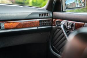 Image 38/91 of Mercedes-Benz 560 SEL (1990)