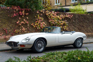 Image 1/21 of Jaguar E-Type V12 (1973)