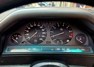 Bild 24/31 von BMW 320i (1988)