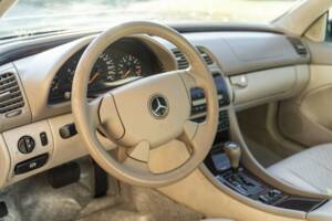 Image 47/50 of Mercedes-Benz CLK 200 (1997)