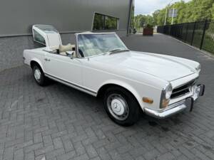Image 10/50 of Mercedes-Benz 280 SL (1969)