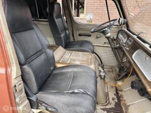 Image 34/50 of Chevrolet G-10 Van (1965)