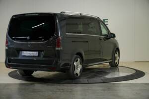 Image 8/50 de Mercedes-Benz V 300 d (2025)