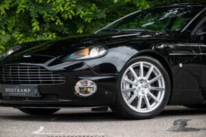 Image 2/23 de Aston Martin V12 Vanquish S Ultimate Edition (2007)
