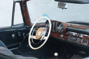 Image 18/49 of Mercedes-Benz 220 SE b (1962)