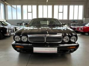 Image 28/50 of Jaguar XJ 8 Sovereign (2000)