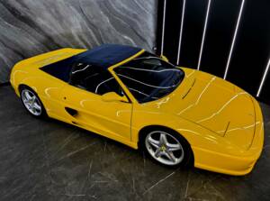 Bild 22/25 von Ferrari F 355 Spider (1996)