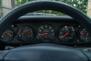 Immagine 39/50 di Porsche 911 Carrera 4S (1996)