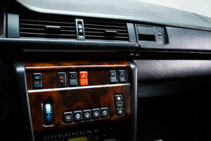 Image 19/33 of Mercedes-Benz 300 CE-24 (1992)