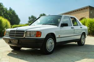 Image 9/45 of Mercedes-Benz 190 E (1987)