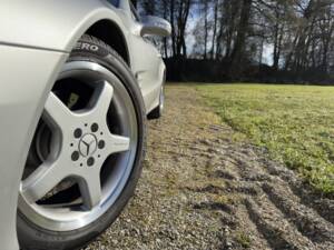 Image 71/89 of Mercedes-Benz SL 500 (2002)