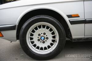 Image 17/59 of BMW 528i (1982)