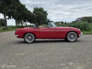 Image 7/44 of MG MGC (1969)