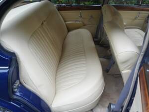 Image 14/18 of Jaguar Mk II 3.8 (1966)