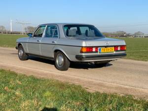 Bild 6/8 von Mercedes-Benz 250 (1978)