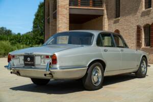 Image 15/50 of Jaguar XJ 6 4.2 (1970)