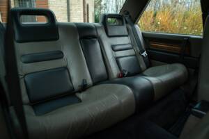 Image 38/50 de Volvo 780 Bertone 2.4 TD (1987)