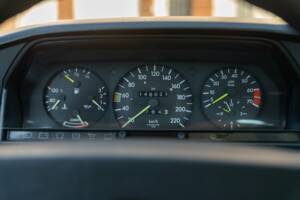 Image 50/50 de Mercedes-Benz 190 E (1988)