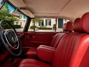 Bild 13/19 von Mercedes-Benz 280 SE 3,5 (1970)