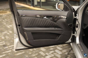 Image 11/84 of Mercedes-Benz E 55 AMG (2002)
