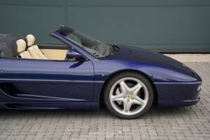 Image 38/50 de Ferrari F 355 Spider (1998)