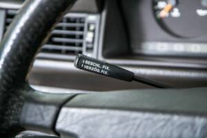 Image 24/50 of Mercedes-Benz 300 TD (1986)