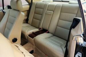 Image 12/63 of Mercedes-Benz 300 CE (1991)