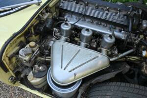 Image 26/39 of Jaguar E-Type (2+2) (1970)