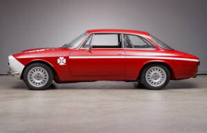 Bild 4/30 von Alfa Romeo Giulia GT 1300 Junior (1974)