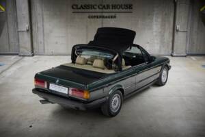 Image 25/90 of BMW 325i (1987)