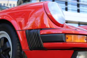 Afbeelding 45/50 van Porsche 911 Carrera 3.2 (1988)