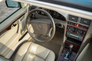Bild 32/74 von Mercedes-Benz C 280 (1993)