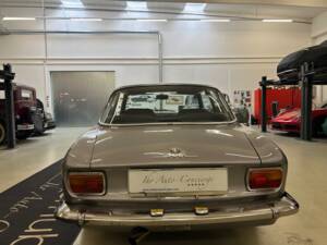 Image 6/35 de Alfa Romeo 2000 GT Veloce (1975)