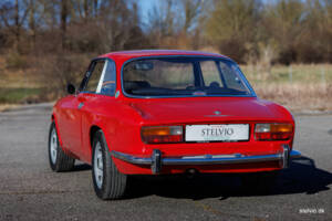 Image 9/43 of Alfa Romeo 2000 GT Veloce (1972)