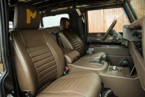 Image 20/38 of Land Rover 110 (1986)