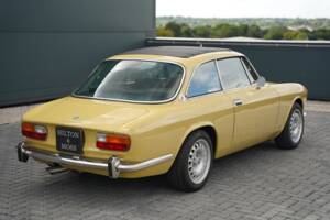Bild 22/50 von Alfa Romeo 2000 GT Veloce (1975)