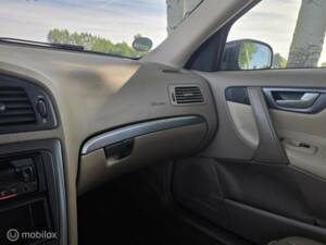 Image 23/39 of Volvo V 70 2.4 (2006)