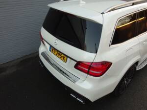 Image 14/98 of Mercedes-Benz GLS 63 AMG 4MATIC (2016)