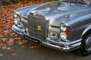 Image 32/50 of Mercedes-Benz 220 SE b (1966)