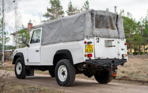Bild 3/98 von Land Rover Defender 110 Td5 (1999)