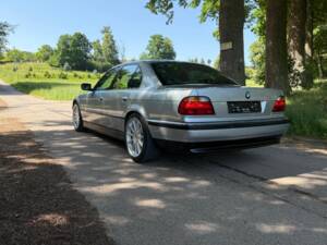 Immagine 5/14 di BMW 750i (1997)