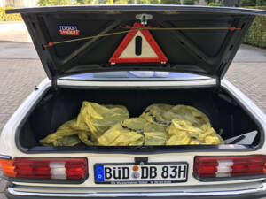 Image 12/13 of Mercedes-Benz 200 (1983)
