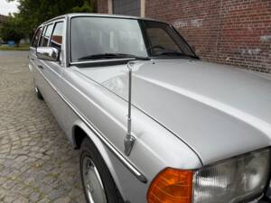 Bild 25/34 von Mercedes-Benz 250 lang (1983)