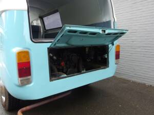 Bild 70/99 von Volkswagen T2b Kastenwagen (1977)