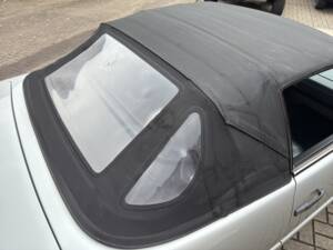 Image 25/28 of Mercedes-Benz SL 320 (1995)