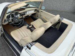 Image 31/50 of Mercedes-Benz 280 SL (1969)