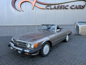 Image 1/50 of Mercedes-Benz 560 SL (1987)